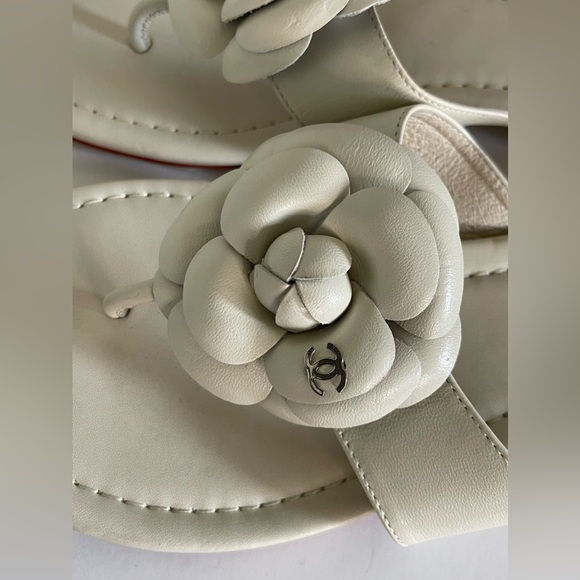 Interlocking CC Logo Leather Slides size 39 - Picture 7 of 14